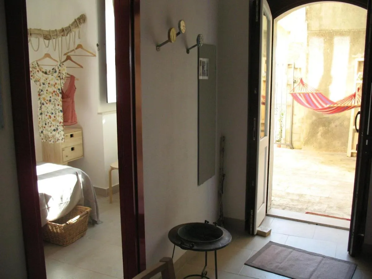 A Naca Villa Ragusa 0*,